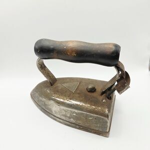 Vintage American Beauty No. 6½ Electric Clothing Flatiron Antique Iron